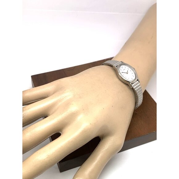 Timex Women's Watch T21902 Quartz Petite White Dial Silver Steel Expansion Band - Picture 4 of 13